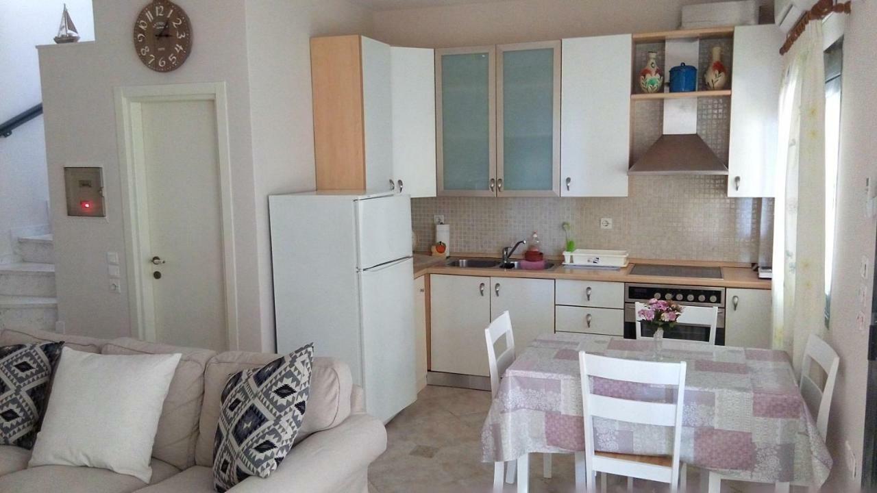 Cute Maisonette No2 On Coastal Sidewalk Нікіті Екстер'єр фото
