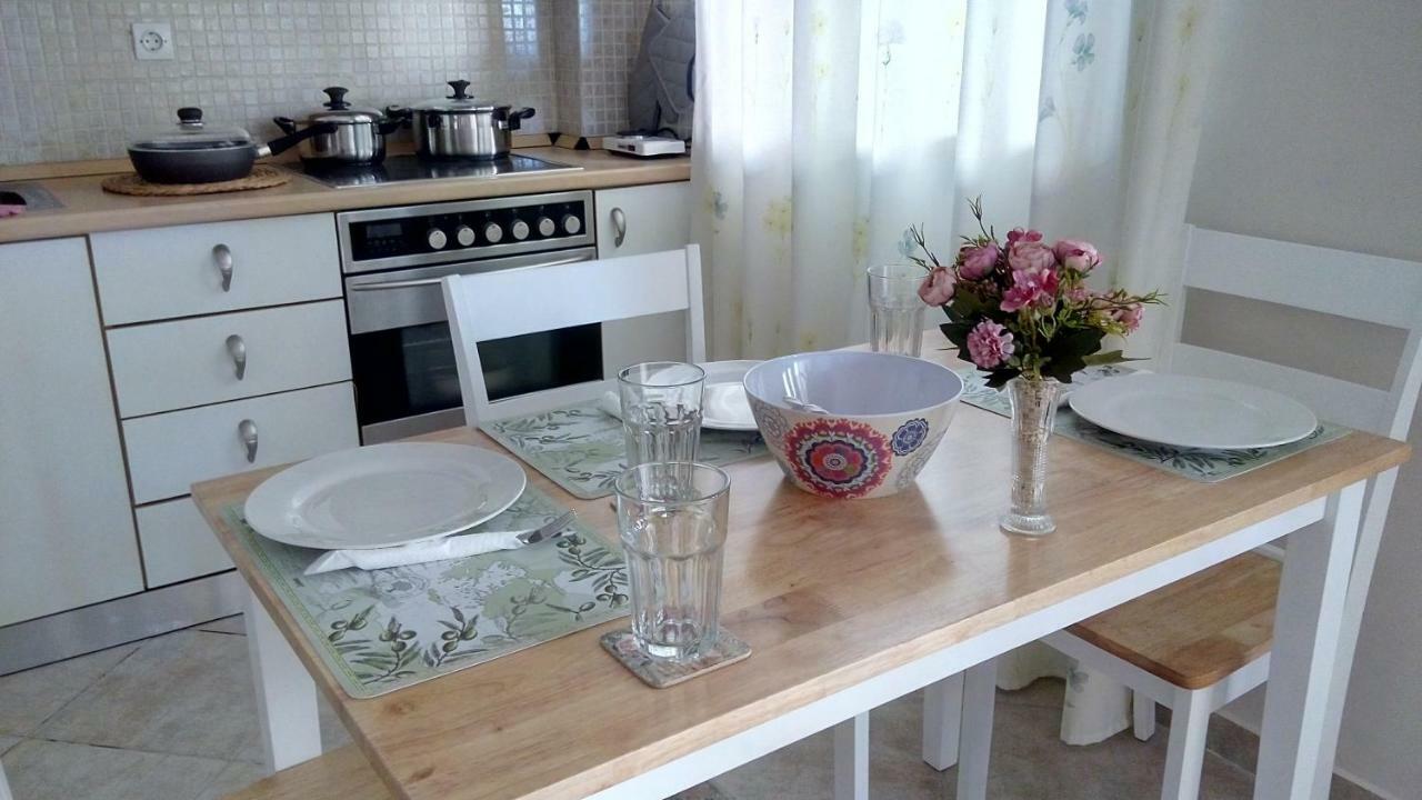 Cute Maisonette No2 On Coastal Sidewalk Нікіті Екстер'єр фото